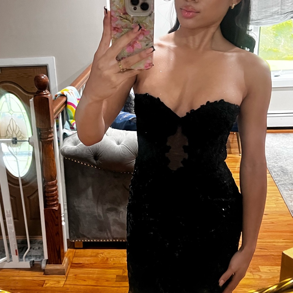gorgeous black
prom dress